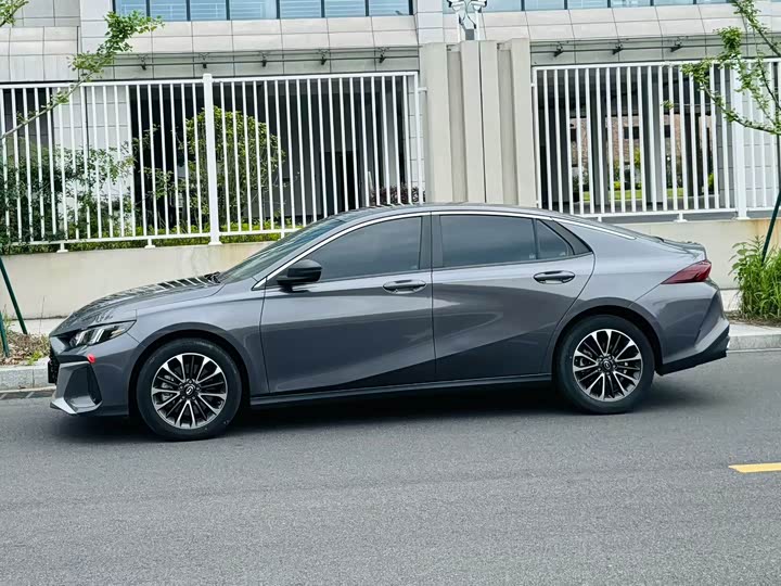 Zdjęcie 2 - GAC Trumpchi Empow R