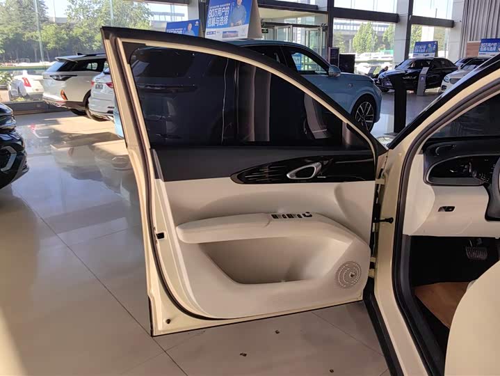 Photo 7 - Geely Galaxy Geome