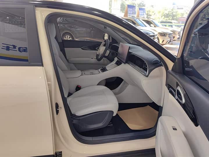 Photo 8 - Geely Galaxy Geome