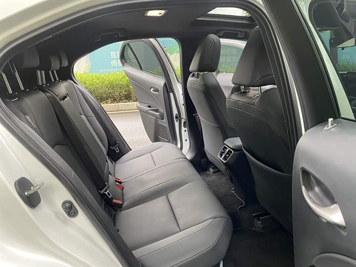 Lexus UX 2022 2022款 260h 探·趣版