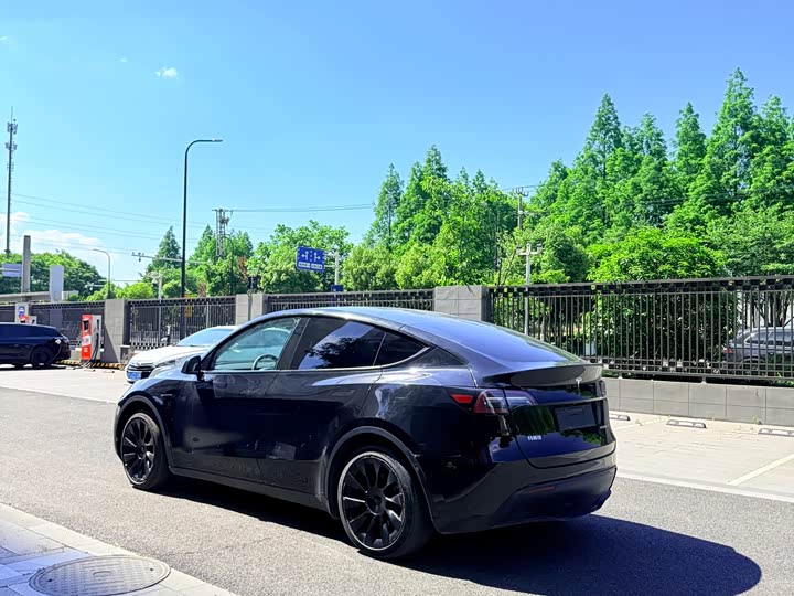 Фото 6 - Tesla Model Y