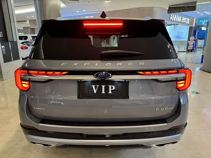 Фото 8 - Ford Explorer