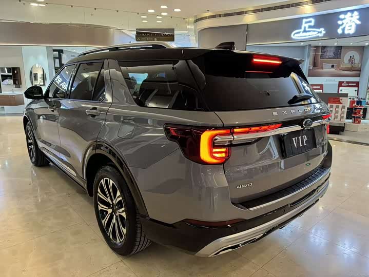 Фото 9 - Ford Explorer