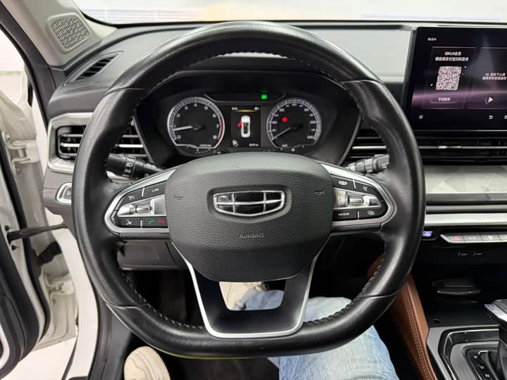 Фото 7 - Geely Vision X6
