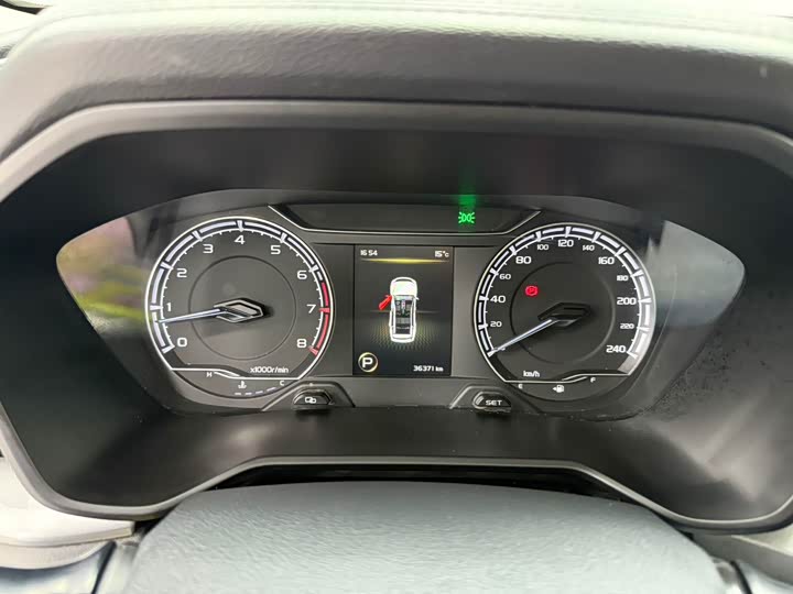 Фото 8 - Geely Vision X6