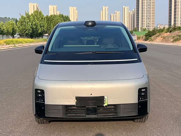 Фото 2 - LiXiang Mega