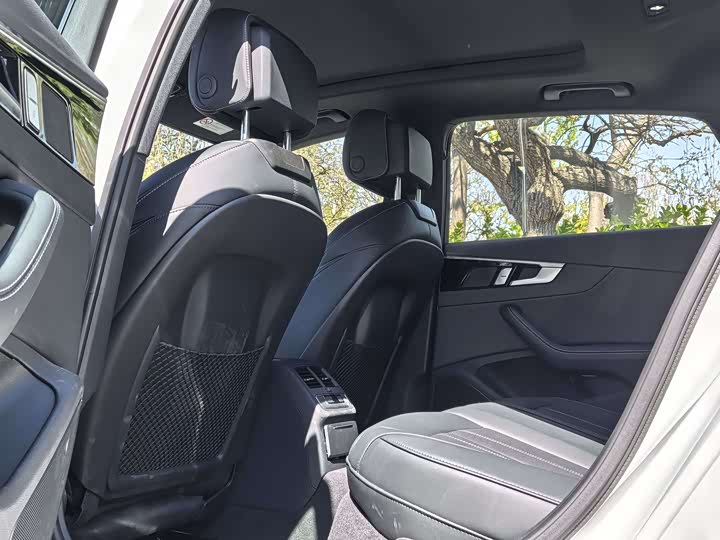 Audi A4L 2025 2025款 200万辆悦享版 40 TFSI 豪华动感型