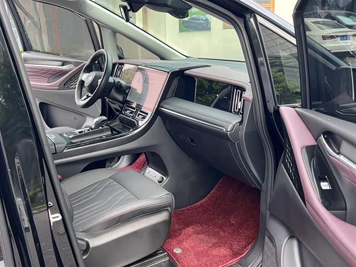 Фото 2 - GAC Trumpchi M8