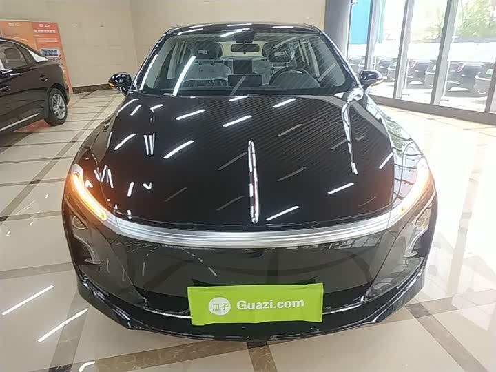 2025 Hongqi E-QM5