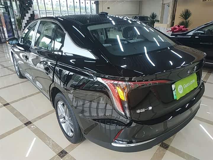 2025 Hongqi E-QM5