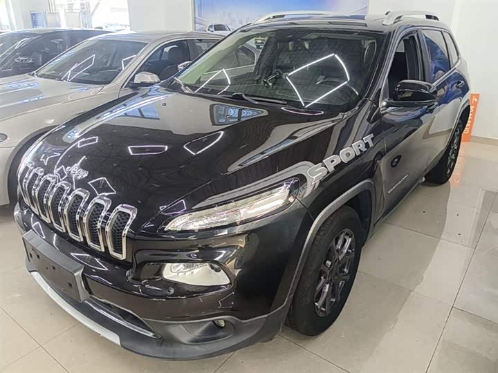 Фото 2 - Jeep Cherokee