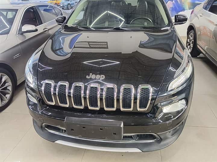 Фото 3 - Jeep Cherokee