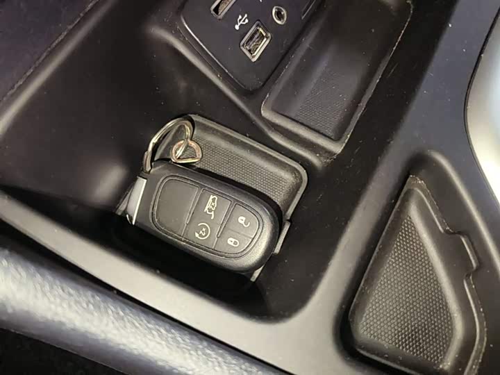 Фото 9 - Jeep Cherokee