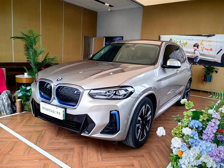 Фото 1 - BMW iX3