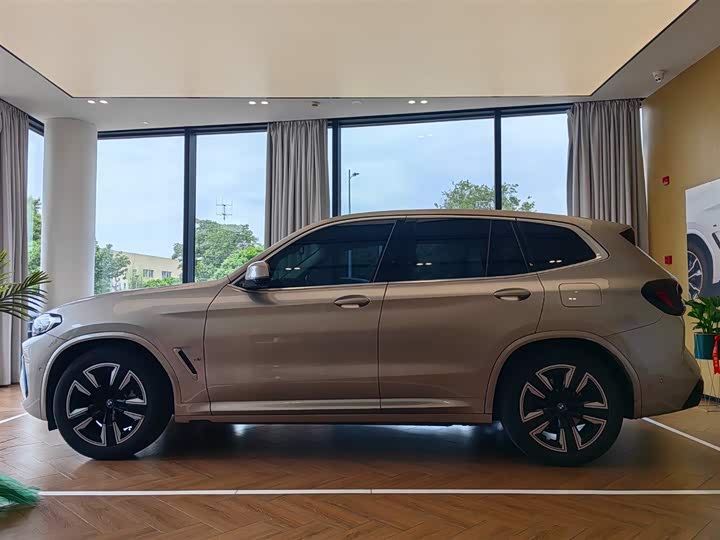 Фото 3 - BMW iX3