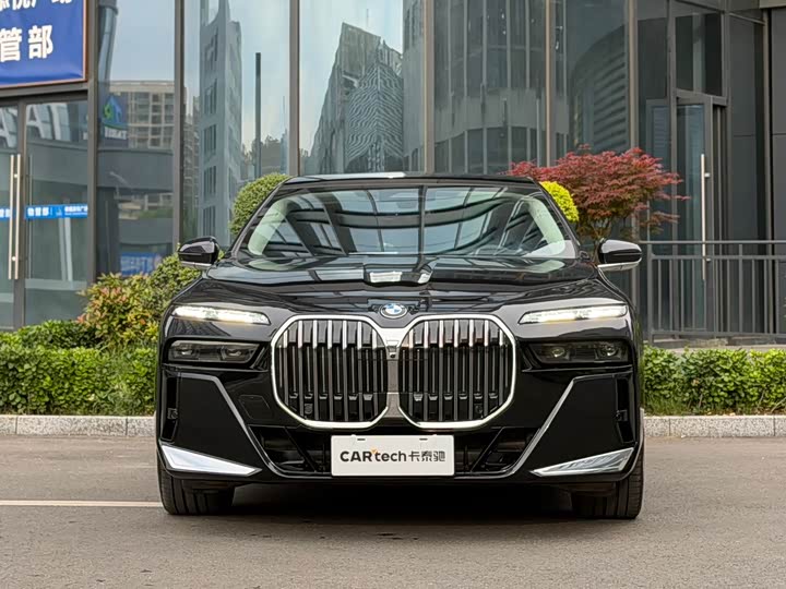 Фото 2 - BMW 7 Series