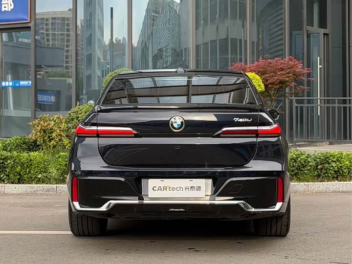 Фото 4 - BMW 7 Series