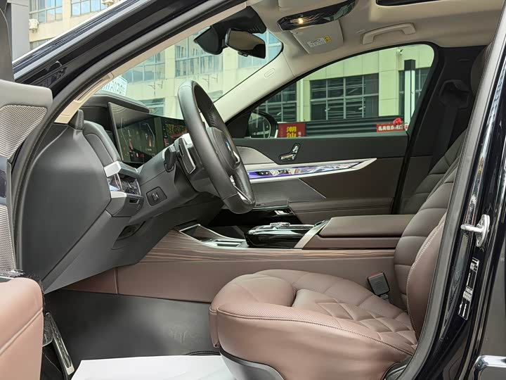 Фото 8 - BMW 7 Series