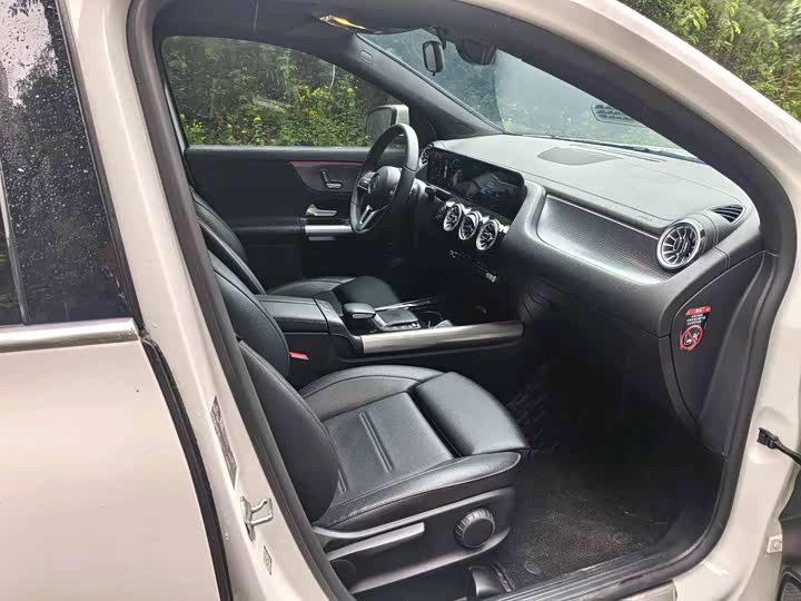 Photo 4 - Mercedes-Benz GLA-Class