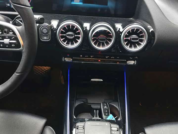 Photo 8 - Mercedes-Benz GLA-Class