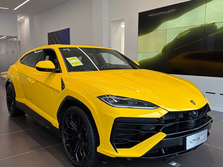 2025 Lamborghini Urus SE