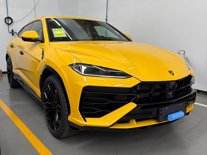 2025 Lamborghini Urus SE