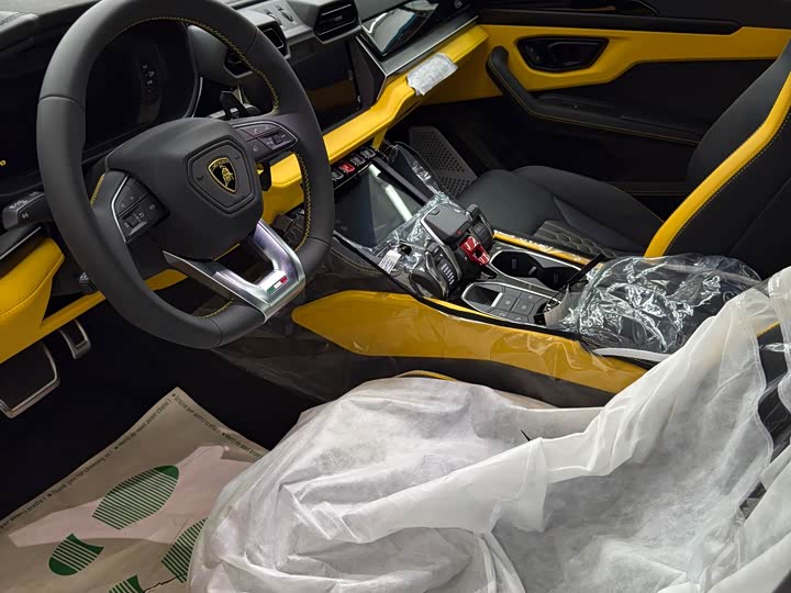 2025 Lamborghini Urus SE
