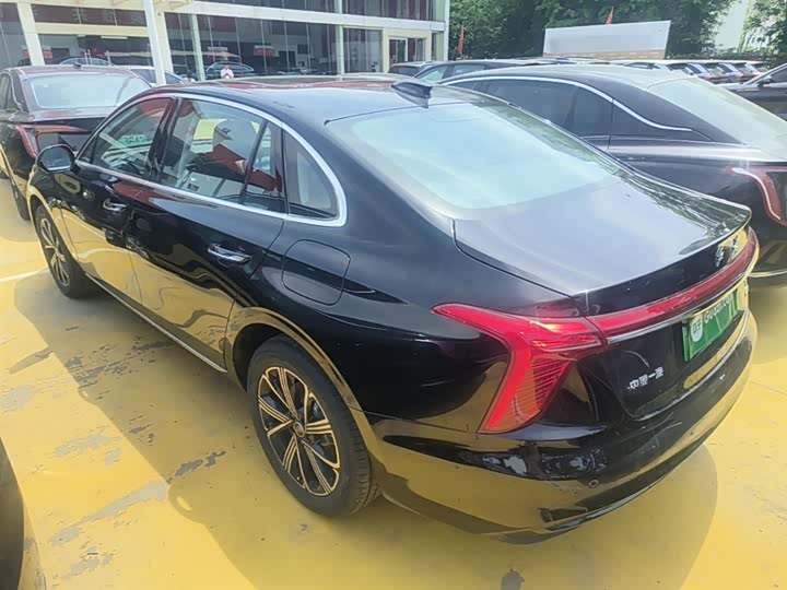 2025 Hongqi H5 Hybrid