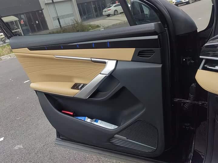 Фото 7 - Geely Atlas L