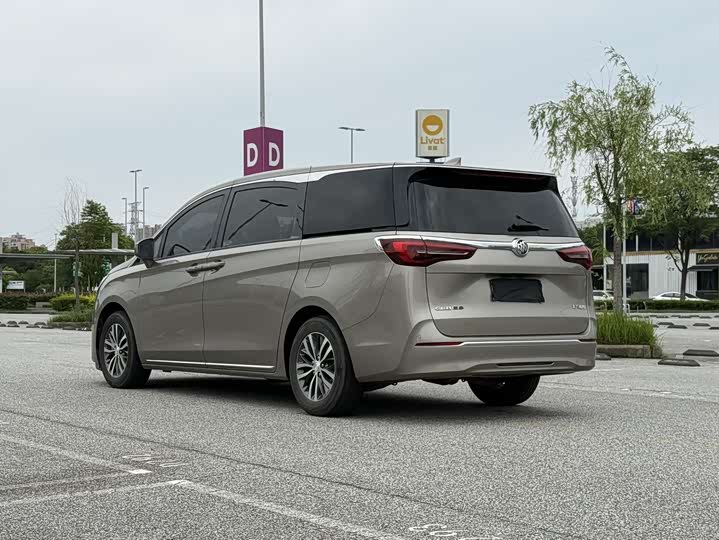 Photo 8 - Buick GL8 ES