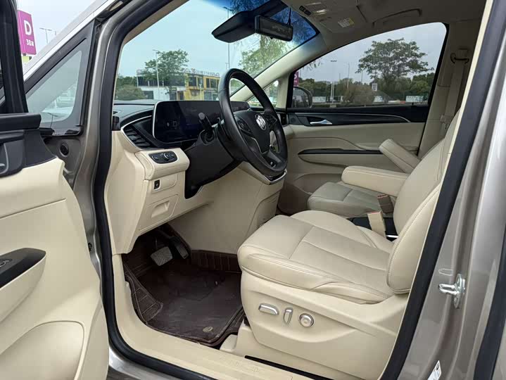 Photo 9 - Buick GL8 ES