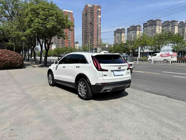 Фото 9 - Cadillac XT4