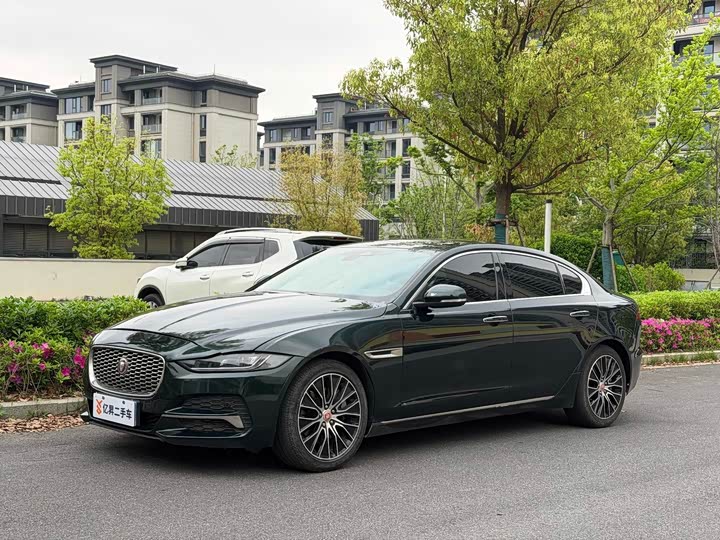 Фото 1 - Jaguar XE L