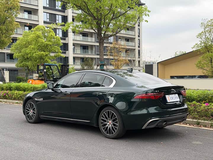 Фото 4 - Jaguar XE L