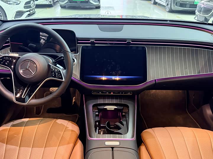 Zdjęcie 9 - Mercedes-Benz E-Class