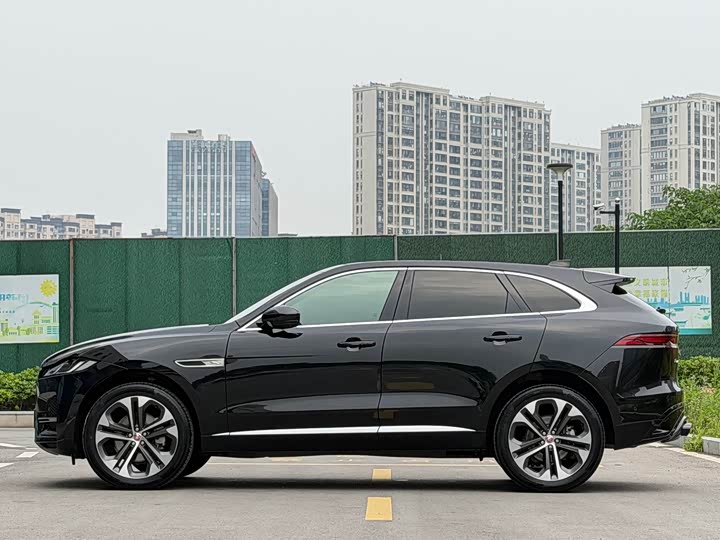 Фото 3 - Jaguar F-Pace