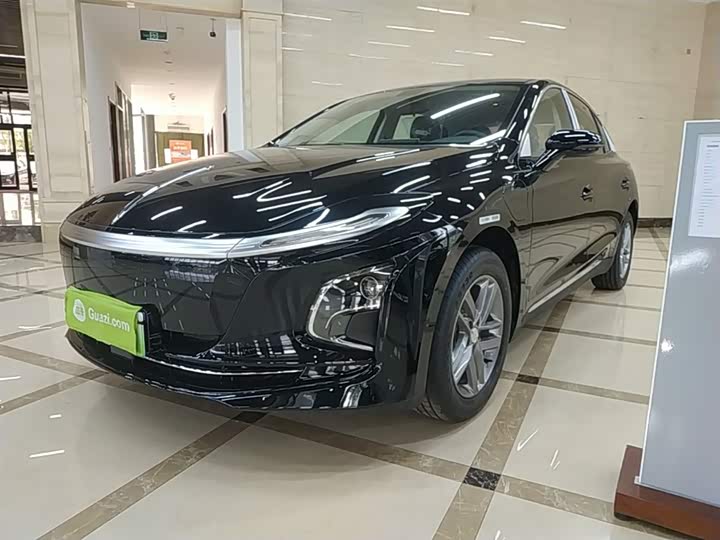 2025 Hongqi E-QM5