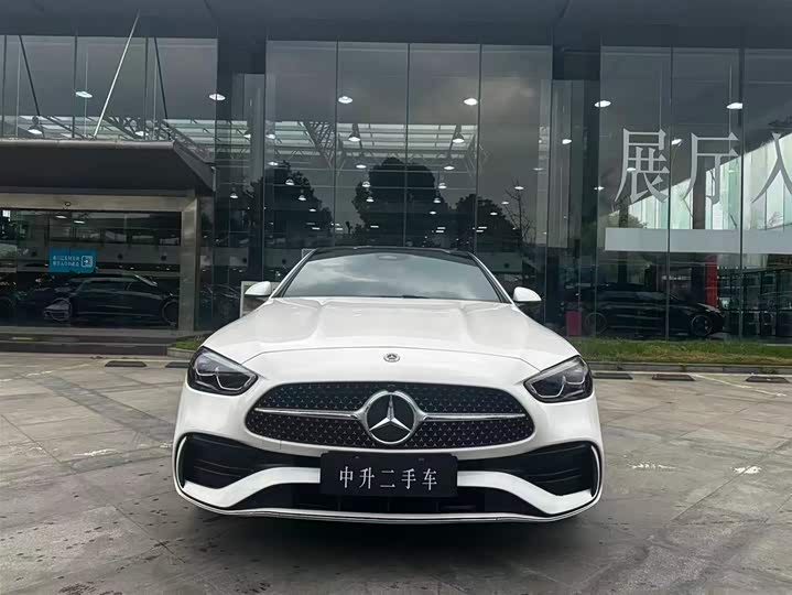صورة 2 - Mercedes-Benz C-Class