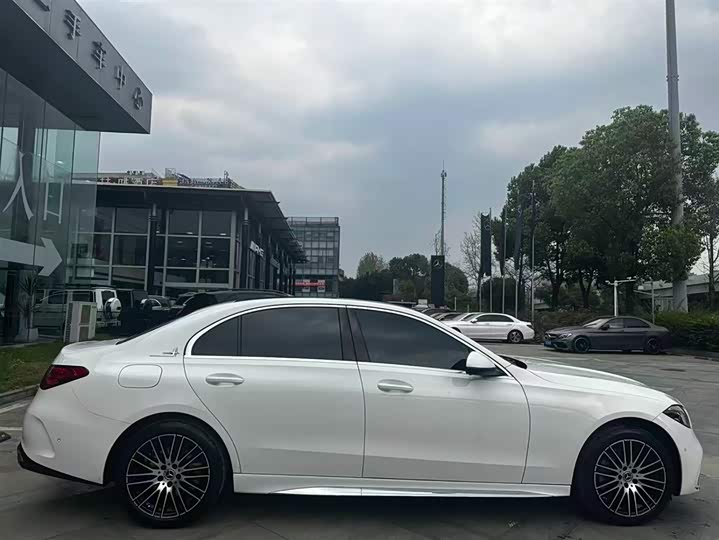 صورة 5 - Mercedes-Benz C-Class