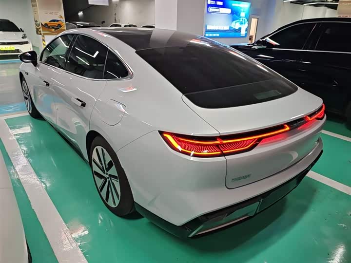 Geely Galaxy E8 2024 2024款 665km 后驱星舰 远航版