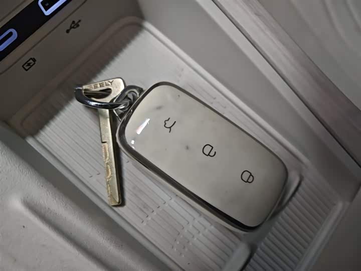 Geely Galaxy E8 2024 2024款 665km 后驱星舰 远航版