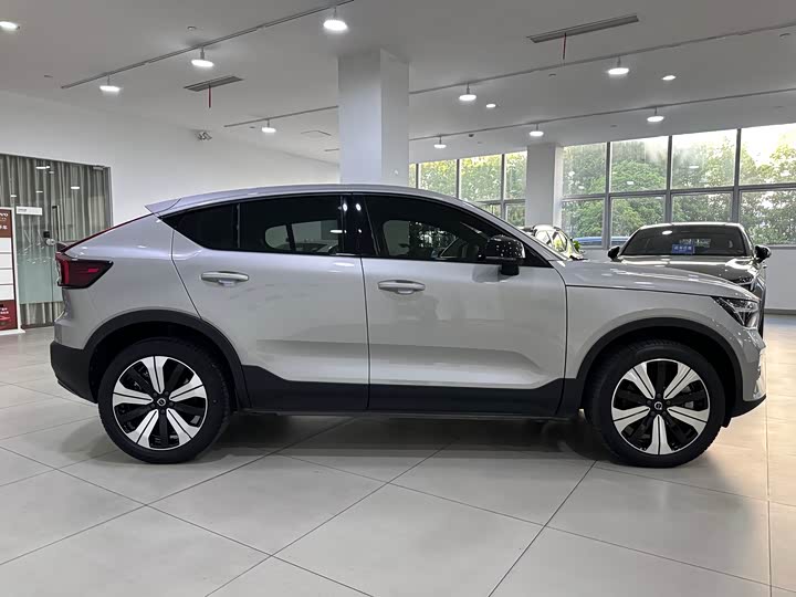 2023 Volvo C40