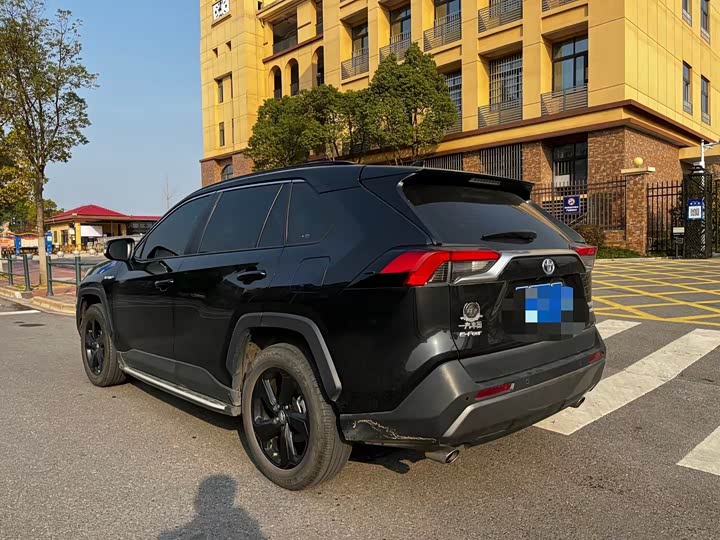 Photo 4 - Toyota RAV4