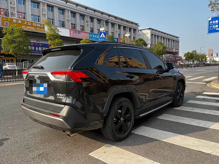 Photo 5 - Toyota RAV4