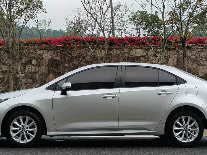 Фото 4 - Toyota Corolla