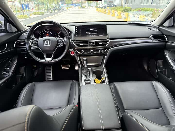 Photo 3 - Honda Accord