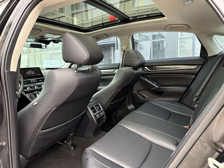 Photo 5 - Honda Accord