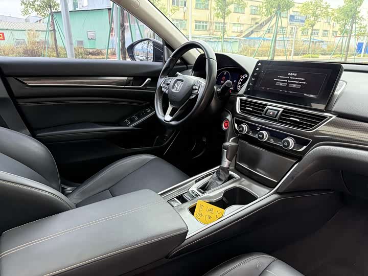 Photo 6 - Honda Accord