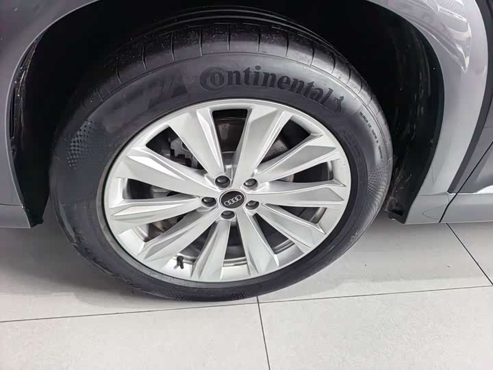 Audi Q6 2024 2024款 45 TFSI quattro 齐云型 羽林套装 7座