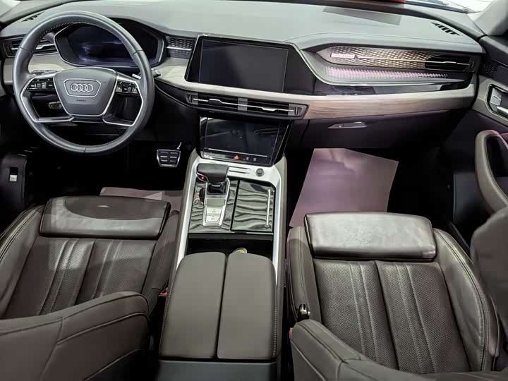 Audi Q6 2024 2024款 45 TFSI quattro 齐云型 羽林套装 7座